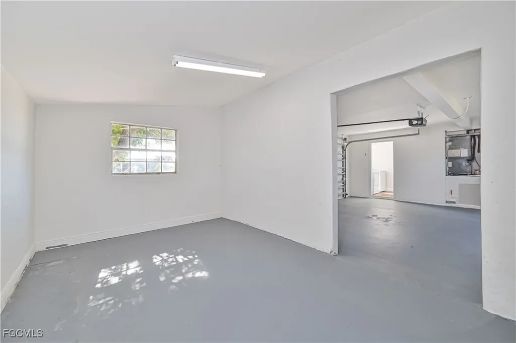 401 SE 10th Lane Cape Coral FL 33990