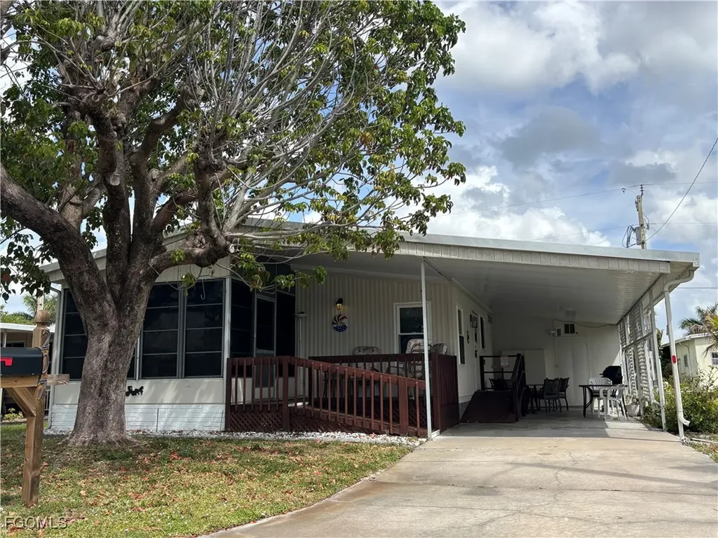 207 Harvest Lane North Fort Myers FL 33917