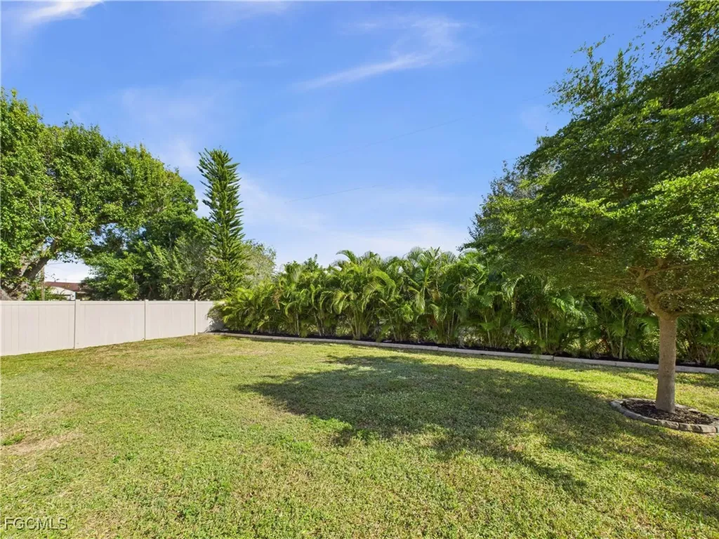 613 SW Santa Barbara Place Cape Coral FL 33991