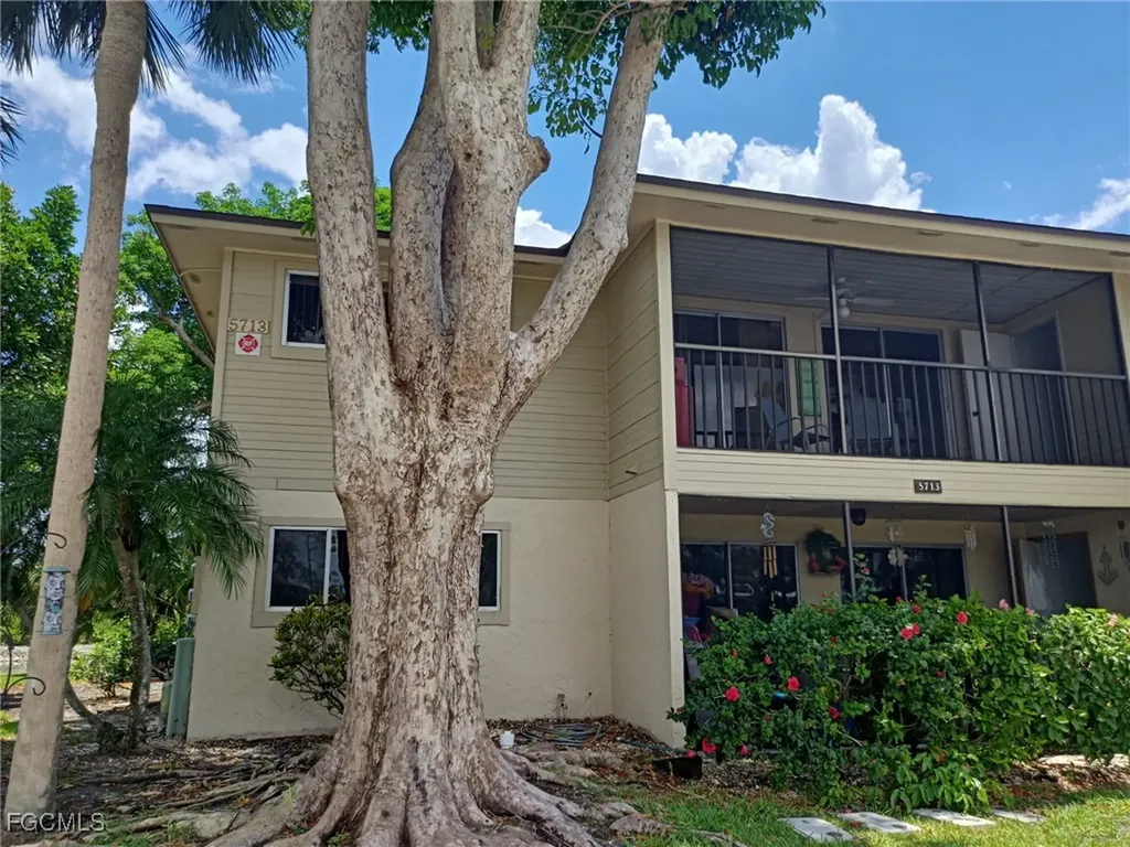 5713 Foxlake Drive North Fort Myers FL 33917