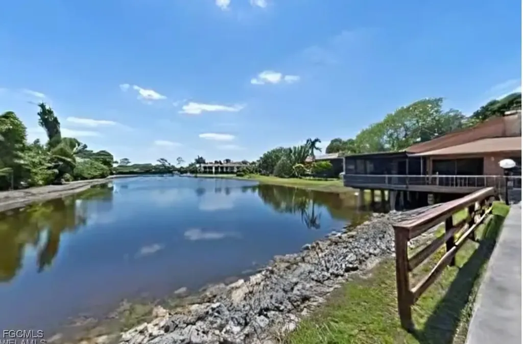 5713 Foxlake Drive North Fort Myers FL 33917