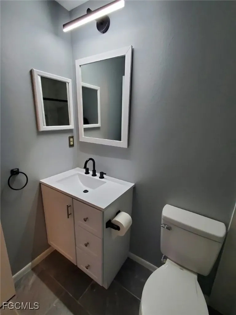 5713 Foxlake Drive North Fort Myers FL 33917