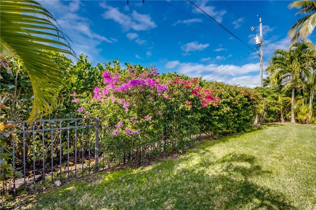 5322 Agualinda Boulevard Cape Coral FL 33914