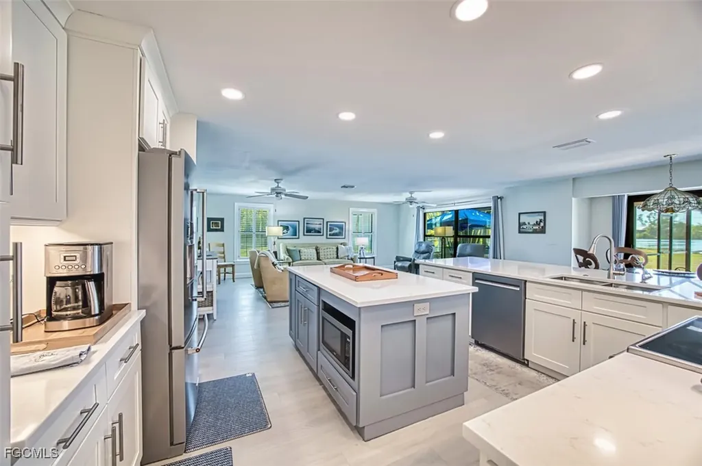 7275 Lake Drive Fort Myers FL 33908