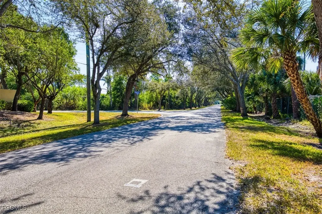 7275 Lake Drive Fort Myers FL 33908