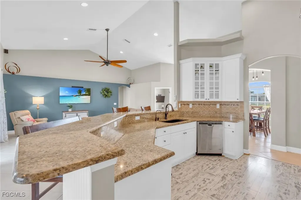 2705 SW 32nd Lane Cape Coral FL 33914
