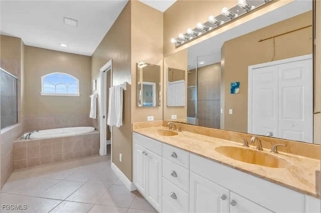 2705 SW 32nd Lane Cape Coral FL 33914