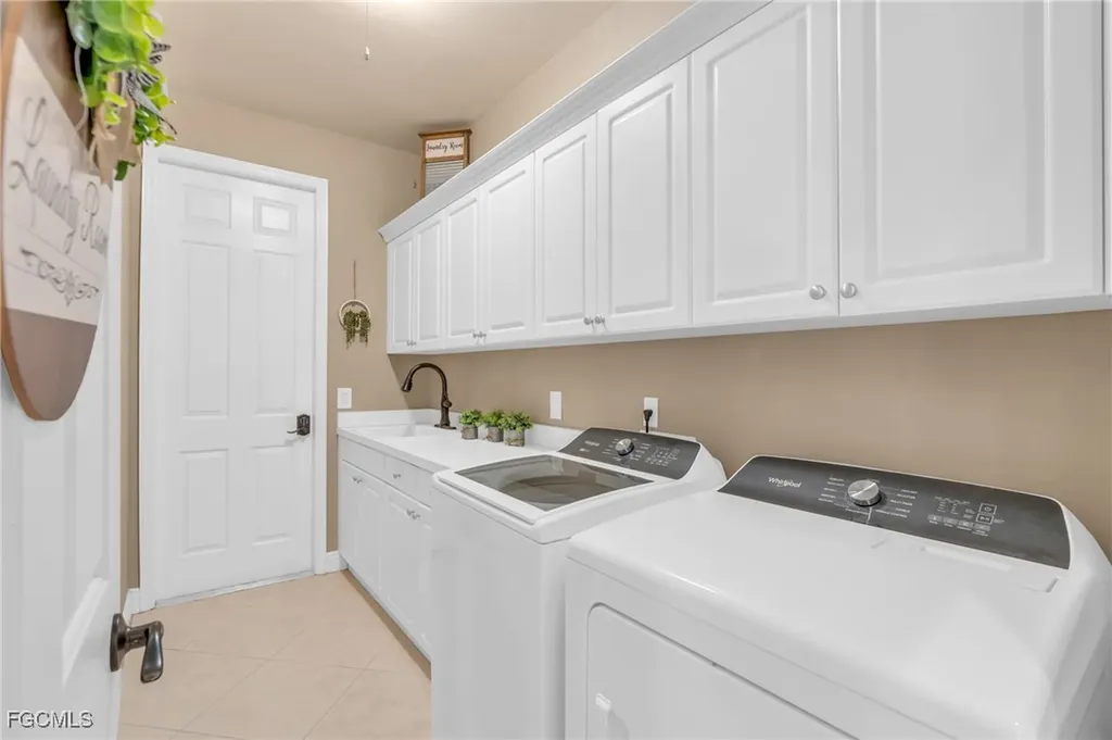 2705 SW 32nd Lane Cape Coral FL 33914