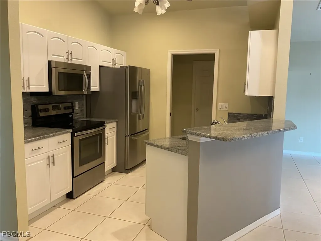 3920 SE 2nd Place Cape Coral FL 33904