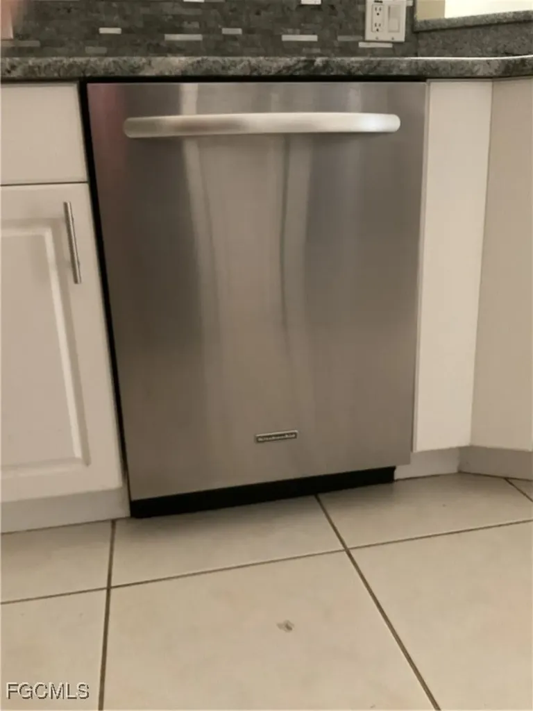 3920 SE 2nd Place Cape Coral FL 33904