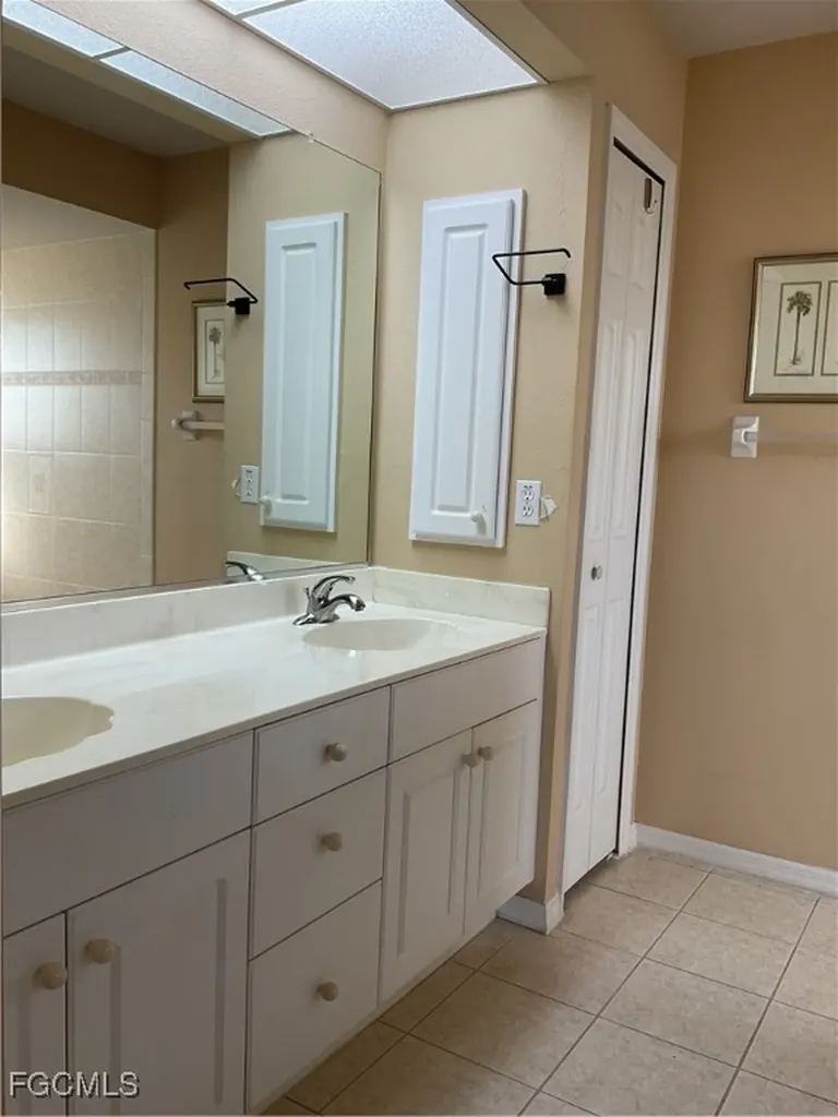 3920 SE 2nd Place Cape Coral FL 33904