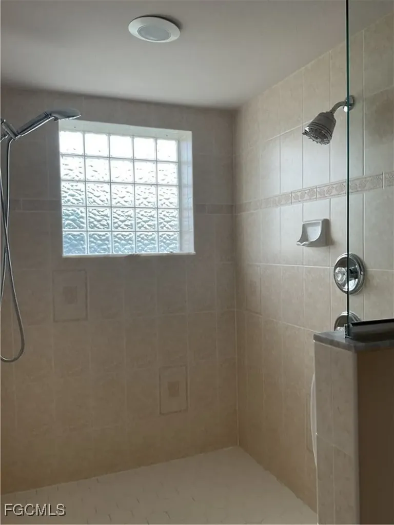 3920 SE 2nd Place Cape Coral FL 33904