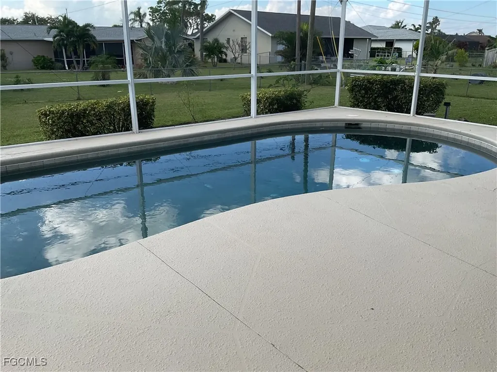 3920 SE 2nd Place Cape Coral FL 33904