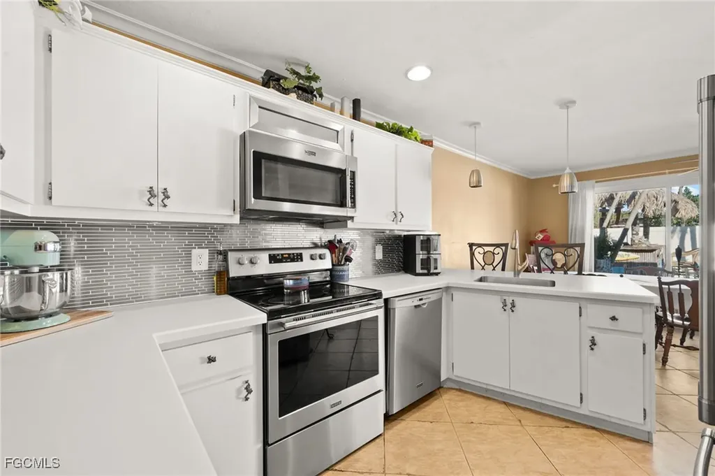 2451 Jasper Avenue Fort Myers FL 33907