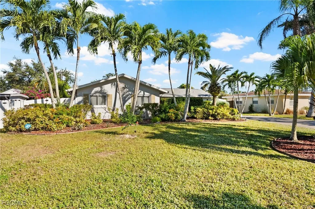 2451 Jasper Avenue Fort Myers FL 33907