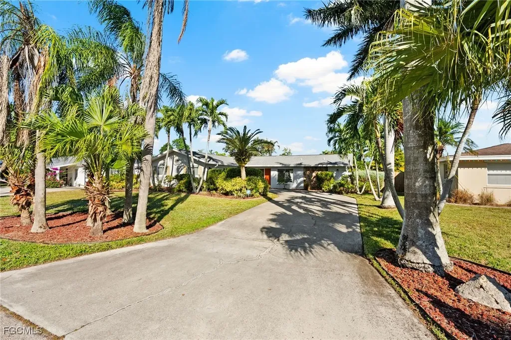 2451 Jasper Avenue Fort Myers FL 33907