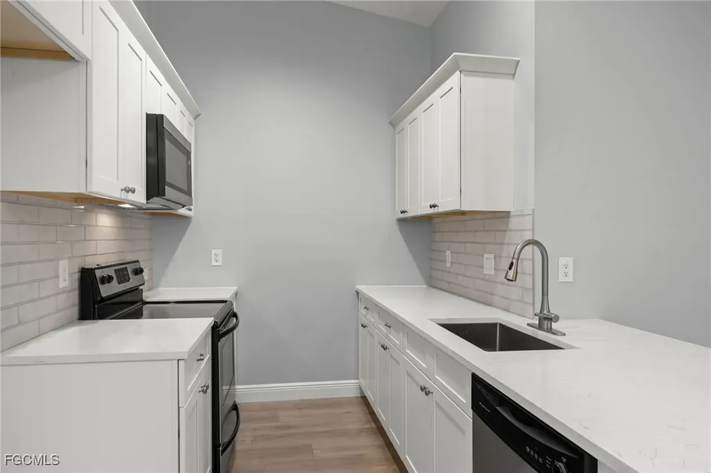 1518 SW Courtyards Lane Cape Coral FL 33914