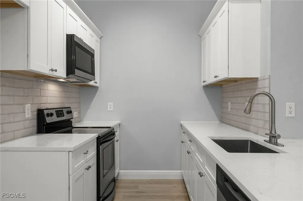 1518 SW Courtyards Lane Cape Coral FL 33914