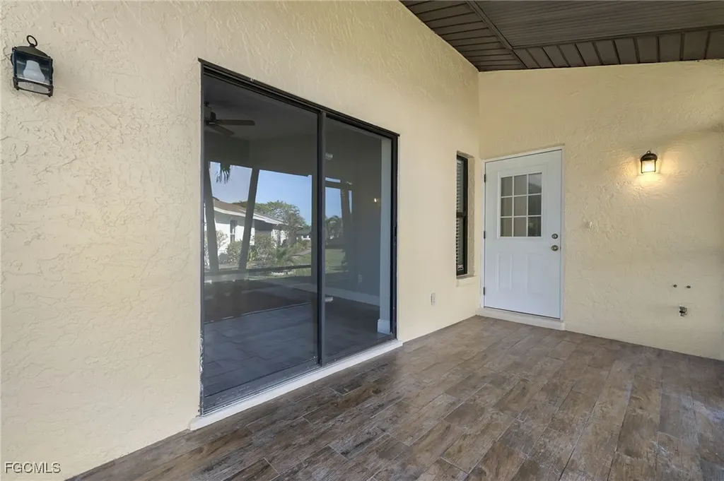 1518 SW Courtyards Lane Cape Coral FL 33914