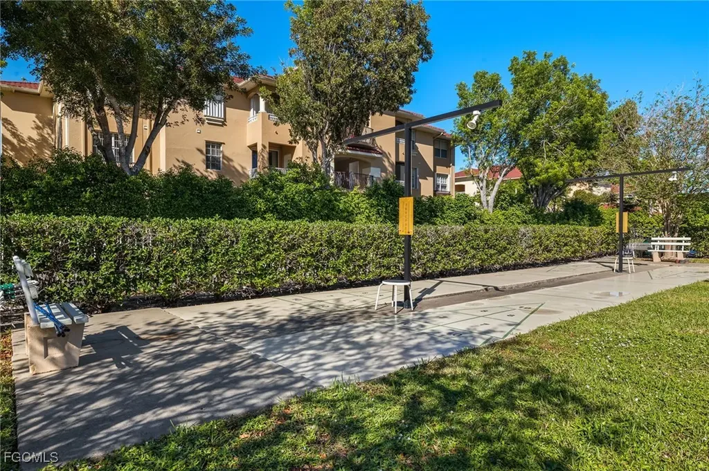 1518 SW Courtyards Lane Cape Coral FL 33914