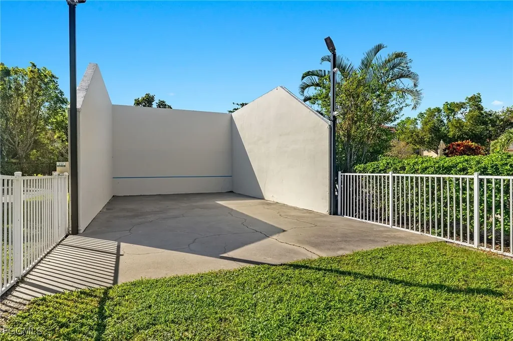 1518 SW Courtyards Lane Cape Coral FL 33914