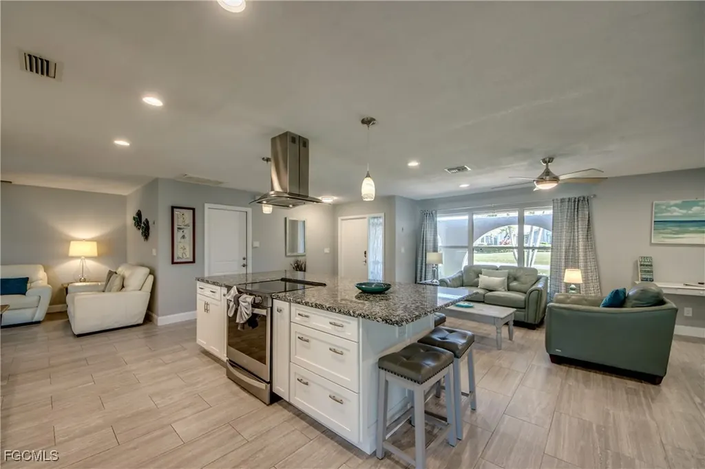 4532 SW 1st Place Cape Coral FL 33914