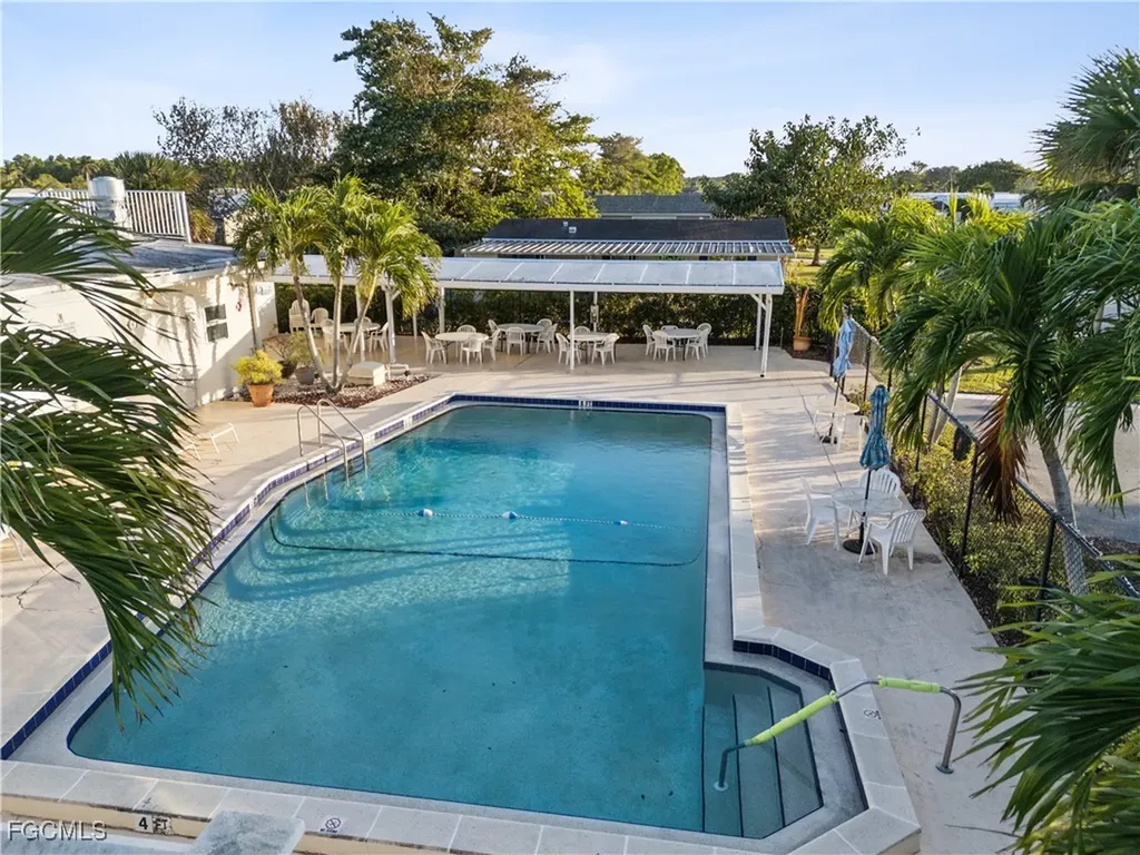 455 Cape Florida Way Naples FL 34104