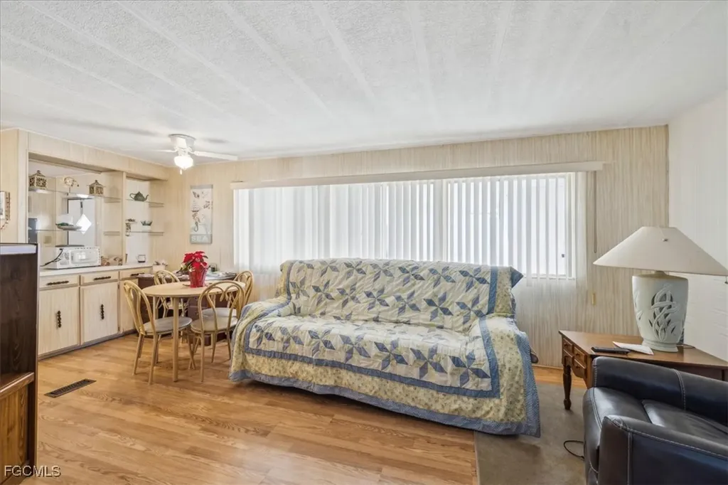 455 Cape Florida Way Naples FL 34104