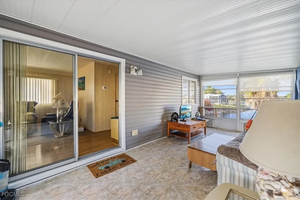 455 Cape Florida Way Naples FL 34104