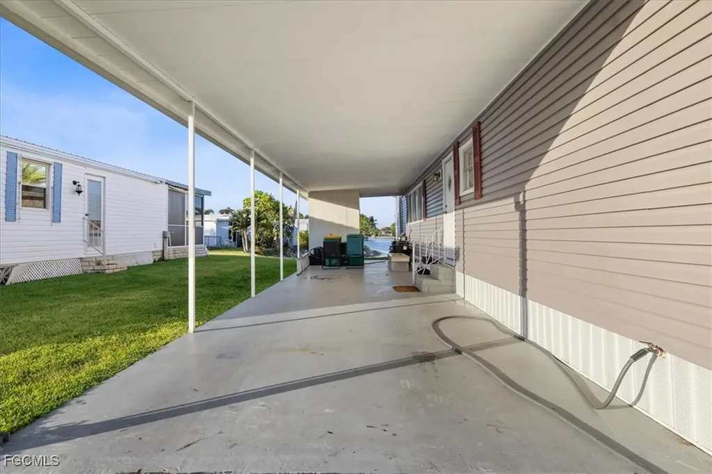 455 Cape Florida Way Naples FL 34104