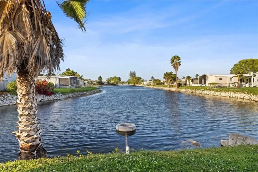 455 Cape Florida Way Naples FL 34104