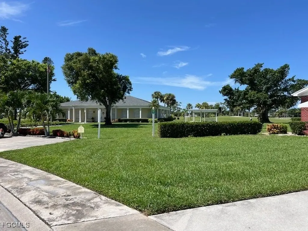 6992 Edgewater Circle Fort Myers FL 33919