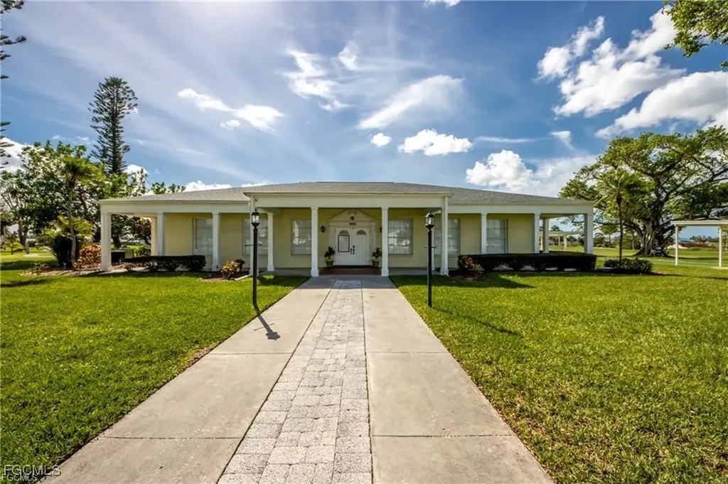 6992 Edgewater Circle Fort Myers FL 33919