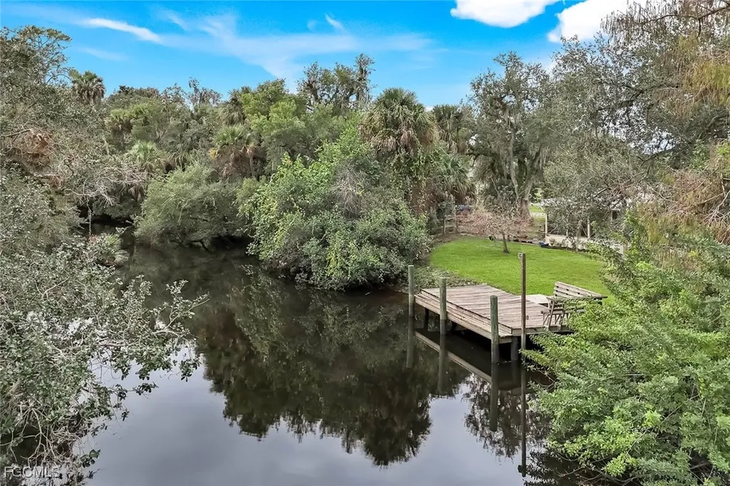 18130 Elmwood Drive Alva FL 33920