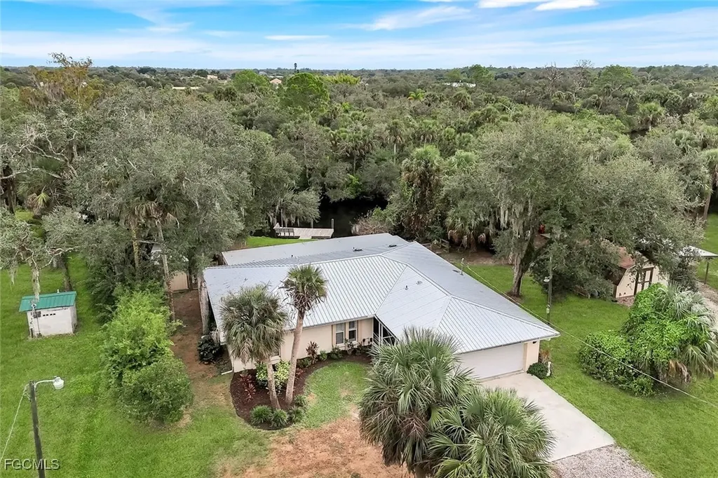 18130 Elmwood Drive Alva FL 33920