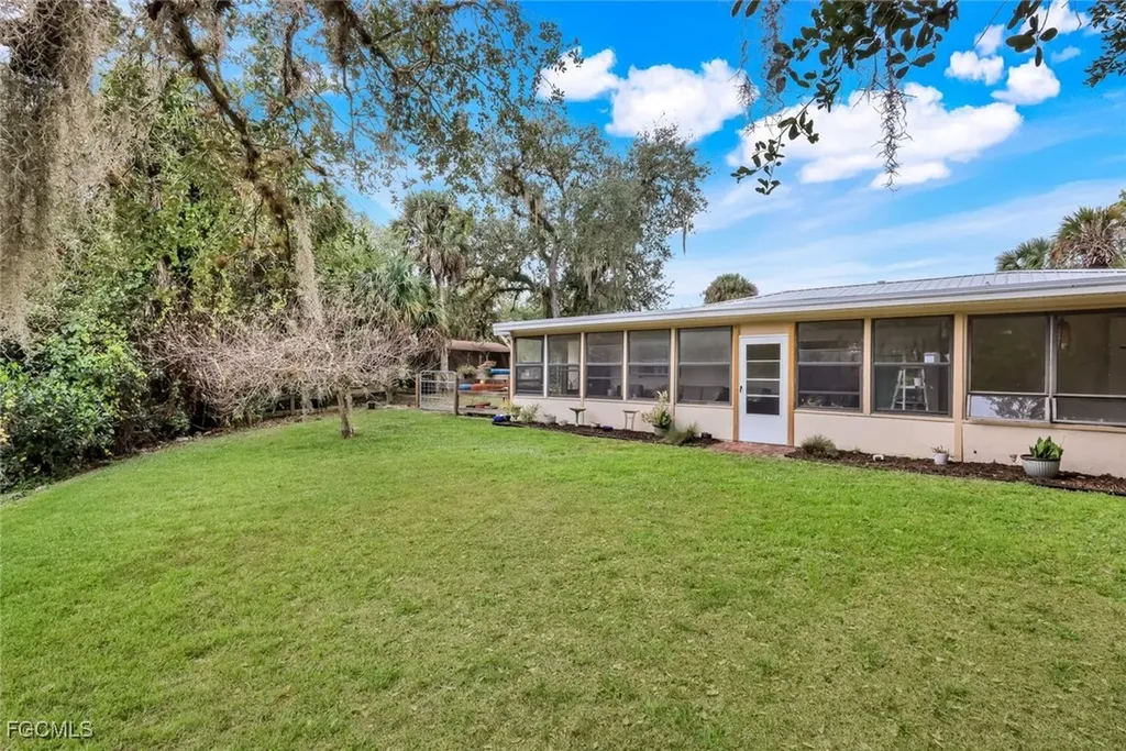 18130 Elmwood Drive Alva FL 33920