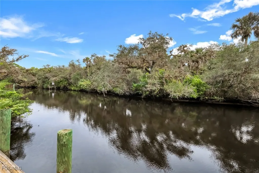 18130 Elmwood Drive Alva FL 33920