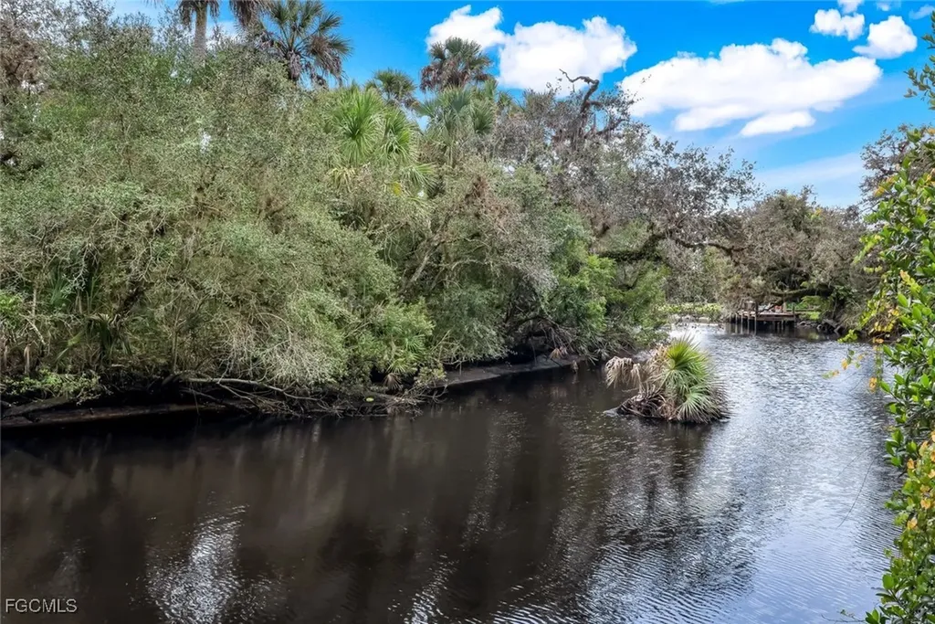 18130 Elmwood Drive Alva FL 33920