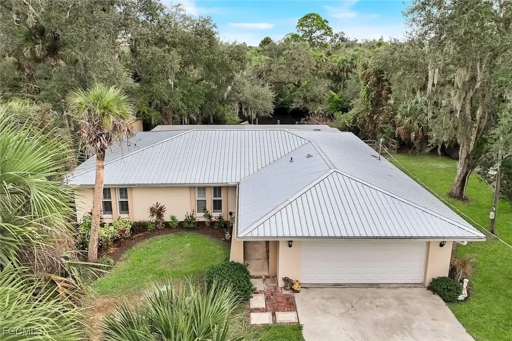 18130 Elmwood Drive Alva FL 33920