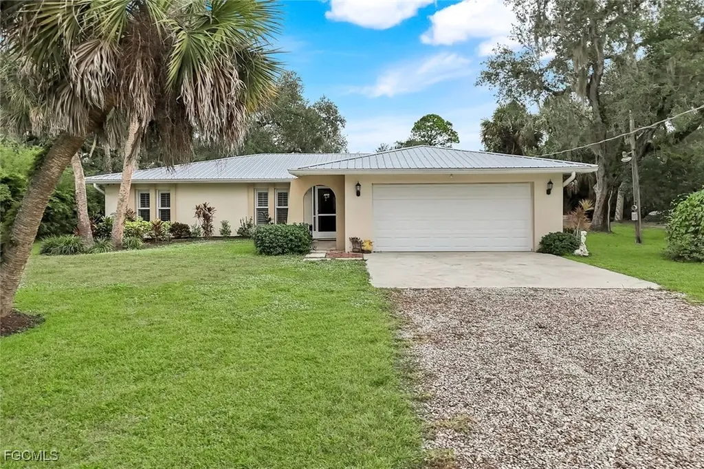 18130 Elmwood Drive Alva FL 33920