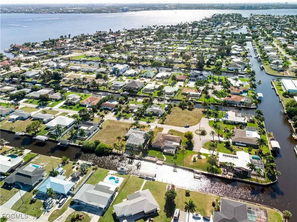 1425 Venetian Court Cape Coral FL 33904