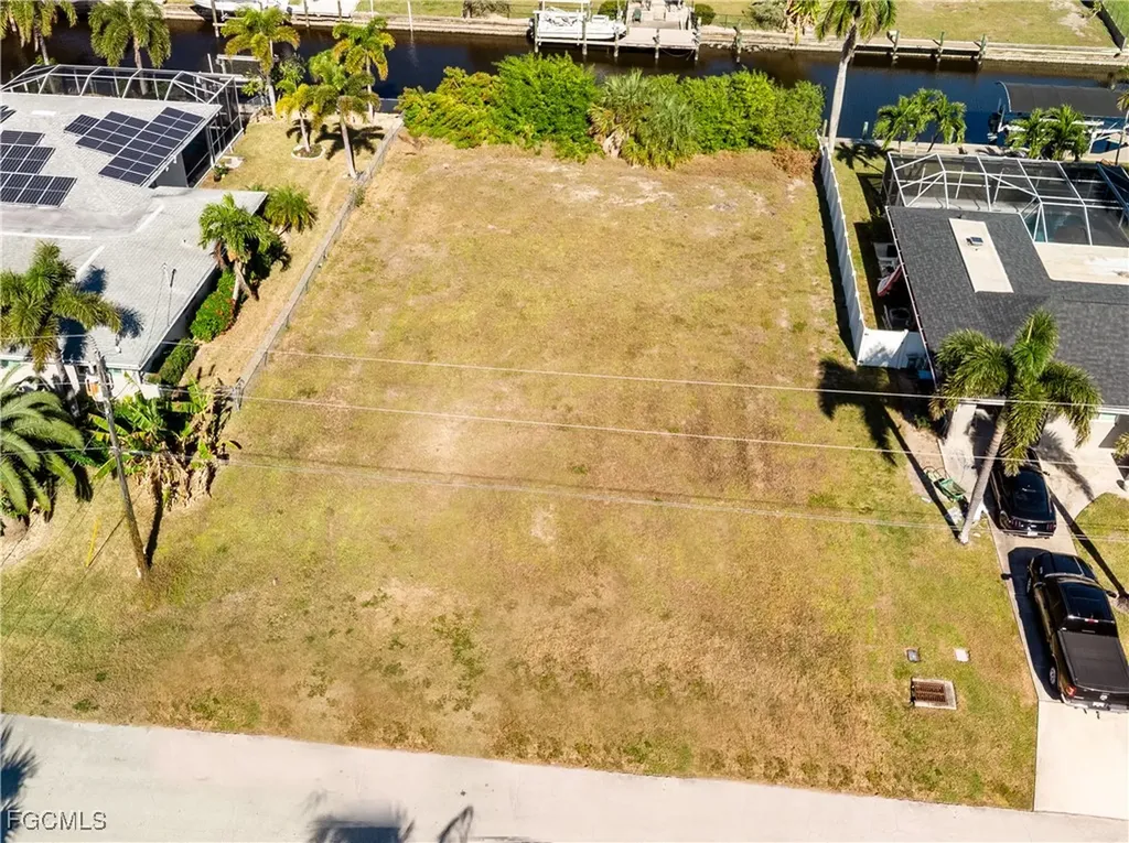 1425 Venetian Court Cape Coral FL 33904