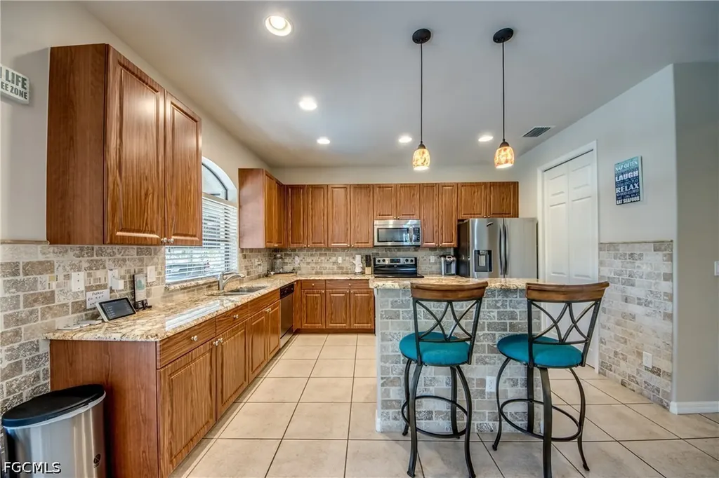 5601 Del Rio Court Cape Coral FL 33904