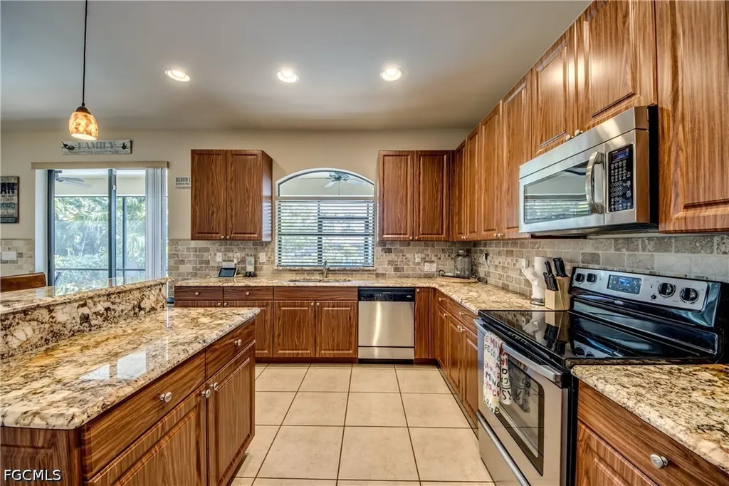 5601 Del Rio Court Cape Coral FL 33904