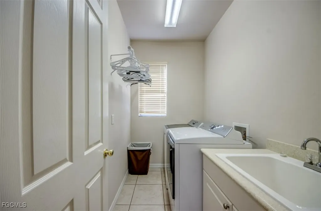 5601 Del Rio Court Cape Coral FL 33904