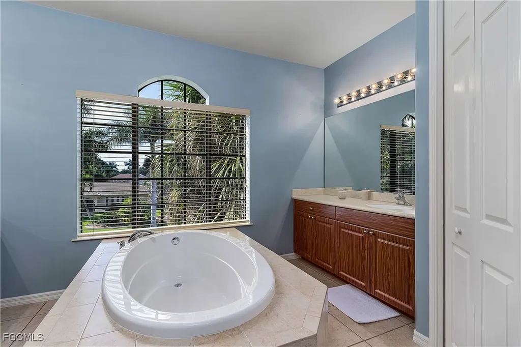 5601 Del Rio Court Cape Coral FL 33904