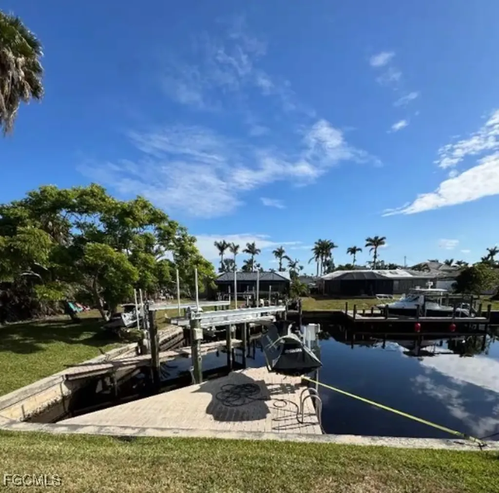 5601 Del Rio Court Cape Coral FL 33904