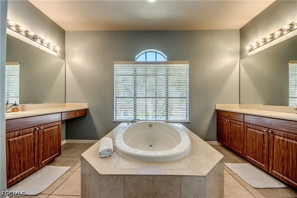 5601 Del Rio Court Cape Coral FL 33904