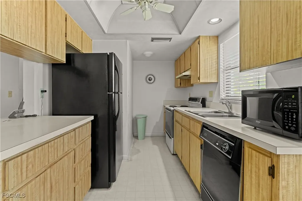 1113 Cape Coral Parkway W Cape Coral FL 33914