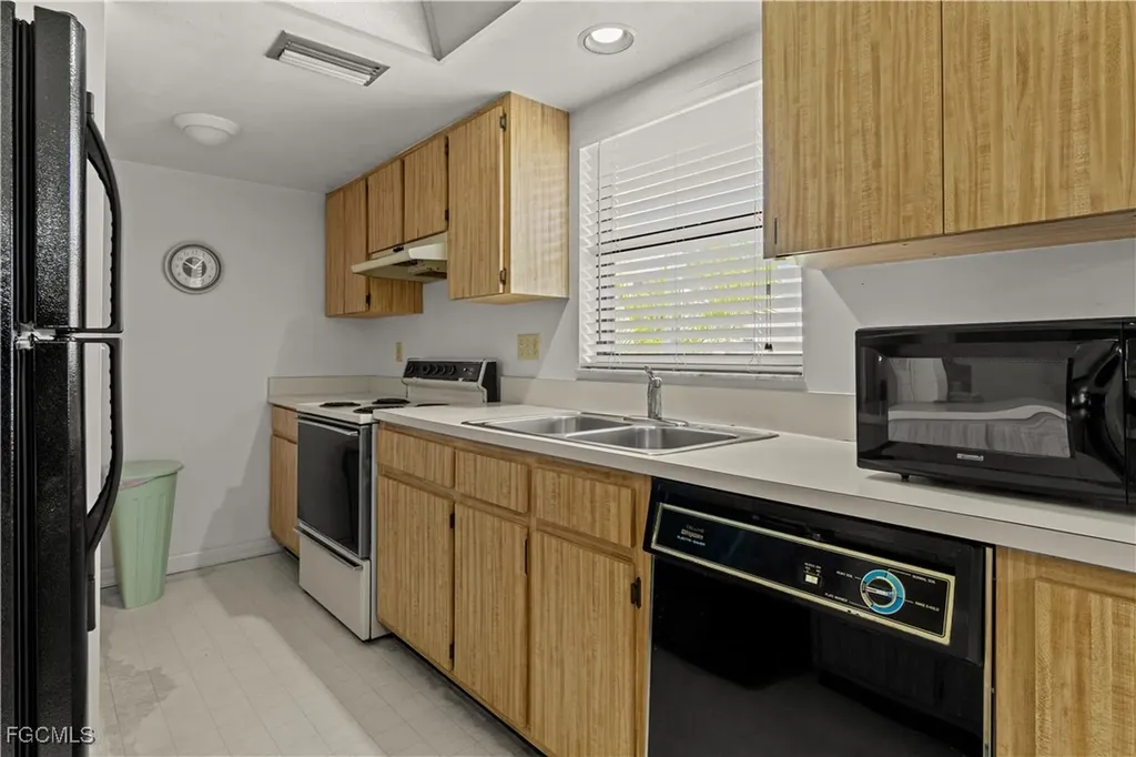 1113 Cape Coral Parkway W Cape Coral FL 33914